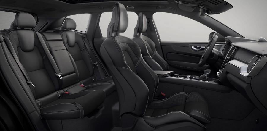 Интерьер Volvo XC60 T8 R-Design 2017 года  (WW) (фото 5 из 23)